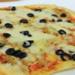 حضري بيتزا التونة بخطوات سهلة وسريعة