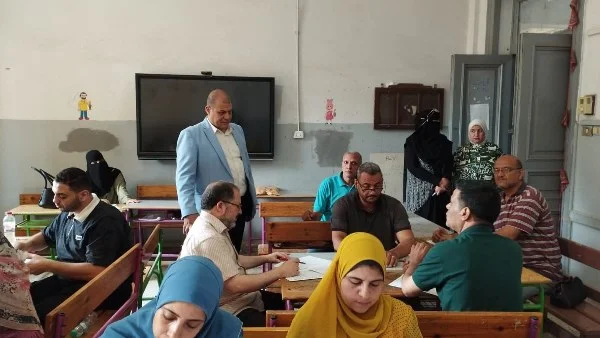 وكيل تعليم المنوفية يتابع تقدير درجات الشهادة الإعدادية