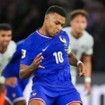 مبابي يعود للتركيز على المنتخب الفرنسي بعد تجربة الفلوت