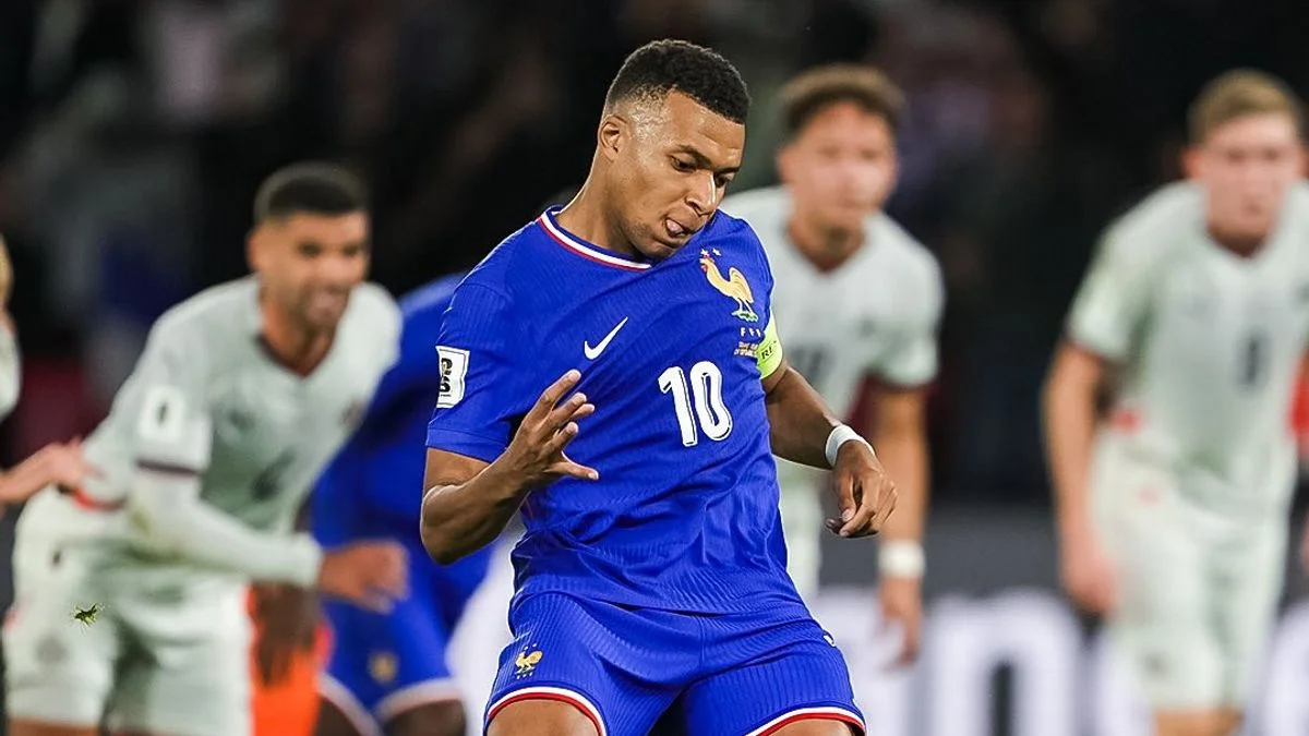 مبابي يعود للتركيز على المنتخب الفرنسي بعد تجربة الفلوت