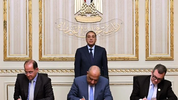 توقيع بروتوكول لتمويل تطوير شبكة الكهرباء الوطنية
