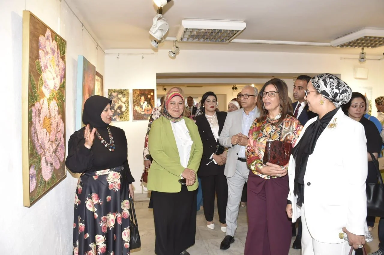 وزيرة الثقافة تفتتح معرض اصنع أخضر بمتحف أحمد شوقي