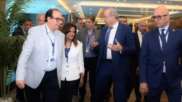 مشروعات تطوير مطار القاهرة تعكس إرادة مصر في الطيران