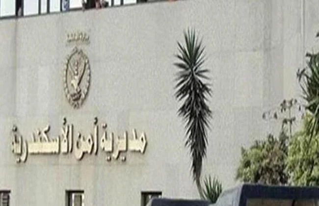 سائق يخفي جثة والدته بالإسكندرية لسرقة معاشها