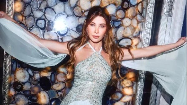 نانسي عجرم تتألق بإطلالة ساحرة في جديدها