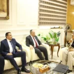 زيارة المحافظ لقيادات الرقابة الإدارية ومركز المعلومات