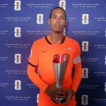 فان دايك يُتوج بجائزة أفضل لاعب في مباراة هولندا واليابان