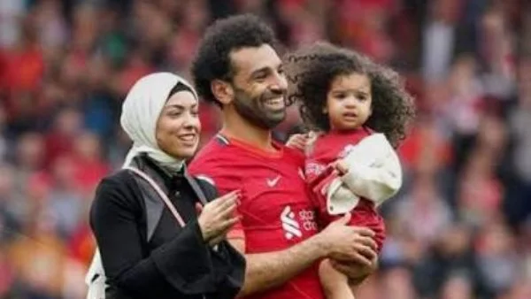 محمد صلاح يحتفل بعيد ميلاده الـ34 وسط عائلته