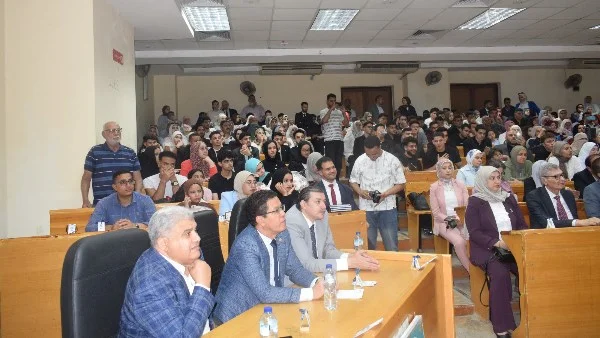 رئيس جامعة بنها يشهد مشروعات تخرج طلاب الذكاء الاصطناعي