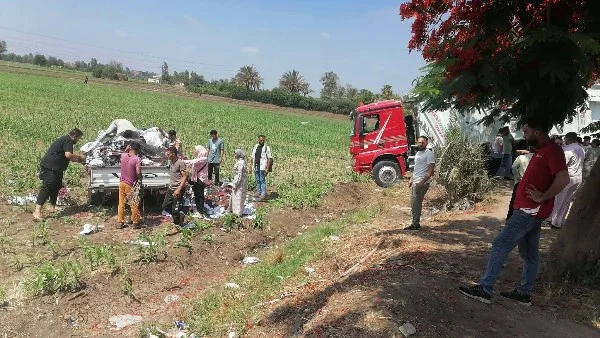 إصابة شخص في تصادم بين تريللا وربع نقل في المنوفية
