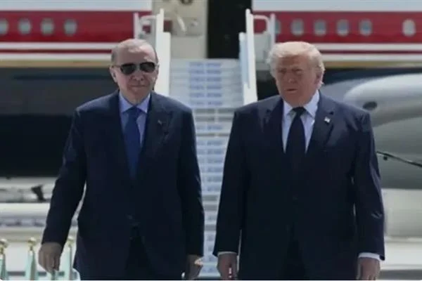 ترامب يصل أنقرة لقمة الناتو