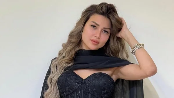فرح شعبان تبهج جمهورها بإطلالة سوداء جذابة