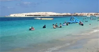 مصيف مطروح يستقبل المصطافين بأجواء منعشة