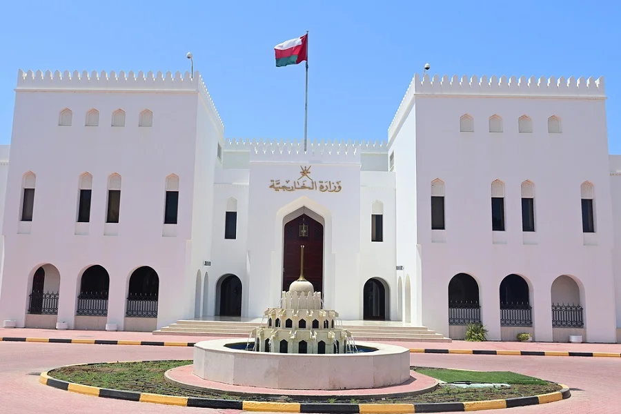 عمان تدين الاعتداءات العسكرية على البحرين والكويت