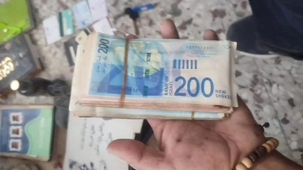 العثور على أموال وذهب خلال انتشال شهداء جنوبي غزة