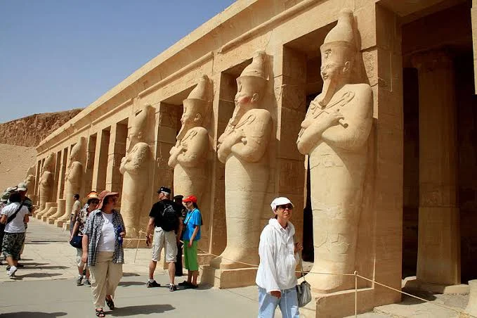 عقوبات مضايقة السياح في مصر