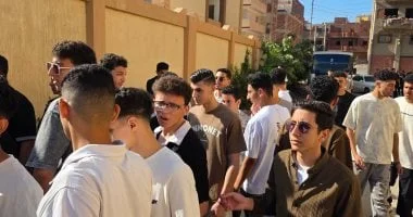 ضبط طالب أثناء غش إلكتروني في امتحان الفيزياء