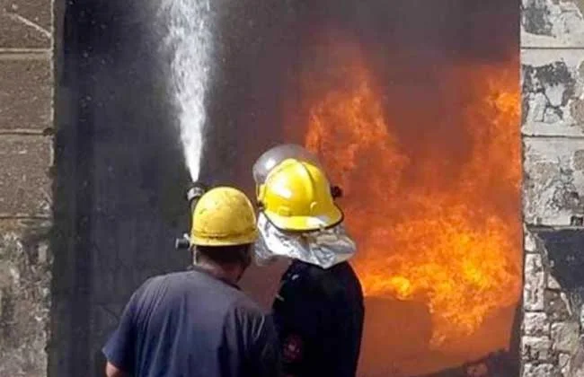 حريق كبير يلتهم مخزنًا بجوار نزلة الدائري بالقاهرة