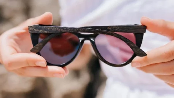 أهمية ارتداء النظارات الشمسية لحماية العين