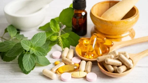 حذر طبي يتعلق بالمكملات الغذائية وتأثيرها على الصحة