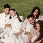 ظهور عائلي مميز لأحمد زاهر يجذب الانتباه