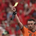 مايكل أوليفر يحكم مواجهة إسبانيا وبلجيكا في كأس العالم