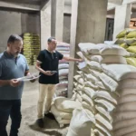 ضبط طن من المواد الغذائية المجهولة المصدر بالإسكندرية