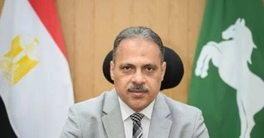تهنئة محافظ الشرقية لطالبتين متفوقتين في الدبلومات الفنية