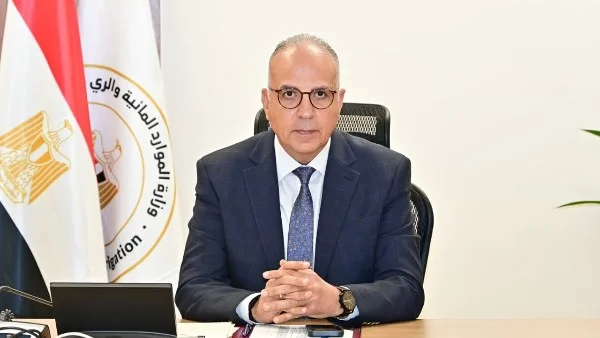 أزمة المخلفات في الترع: قضية وطنية تتطلب التعاون