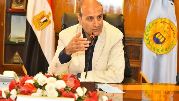 أسيوط توفر 735 فرصة عمل و1127 شهادة مزاولة مهنة