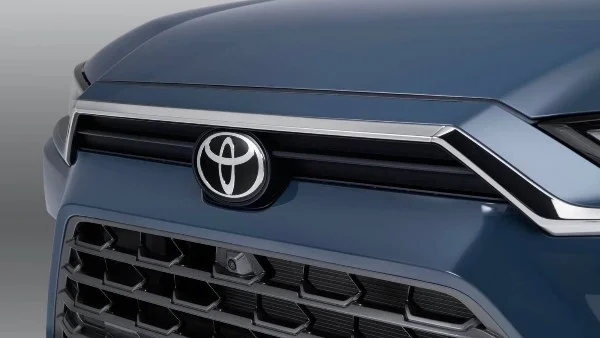 تويوتا تستدعي سيارات SUV بسبب عيب مصنعي خطير