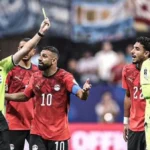 مارتينيز يدافع عن حكم مباراة الأرجنتين ومصر