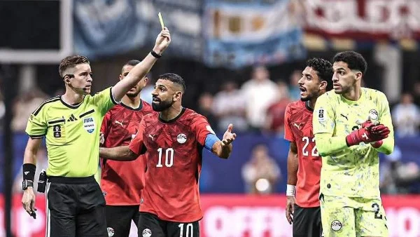 مارتينيز يدافع عن حكم مباراة الأرجنتين ومصر