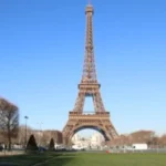 إغلاق برج إيفل واللوفر بسبب موجة حر في باريس