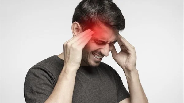 متى يصبح الصداع المصحوب بتنميل إنذارًا لمرض خطير؟