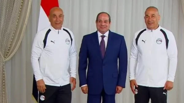 الرئيس السيسي يعبر عن فخره بمنتخب مصر لكرة القدم