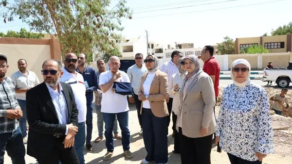 تطوير موقف الأقاليم ورصف الشوارع في الوادي الجديد