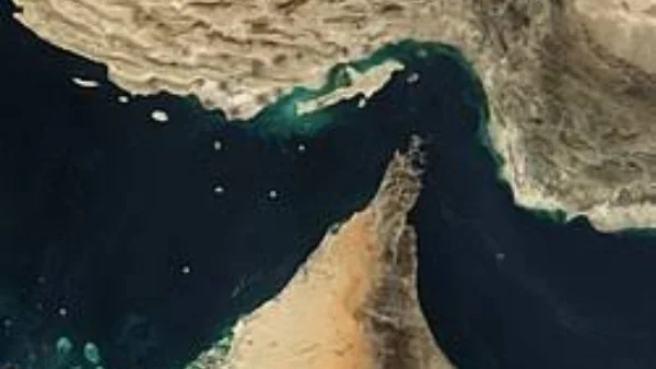 إيران تغلق مضيق هرمز بعد تحذير لسفينة غير مصرح بها