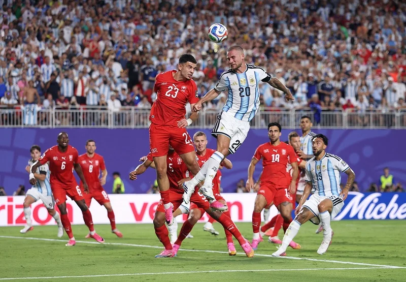 التعادل يشعل المواجهة بين الأرجنتين وسويسرا في المونديال