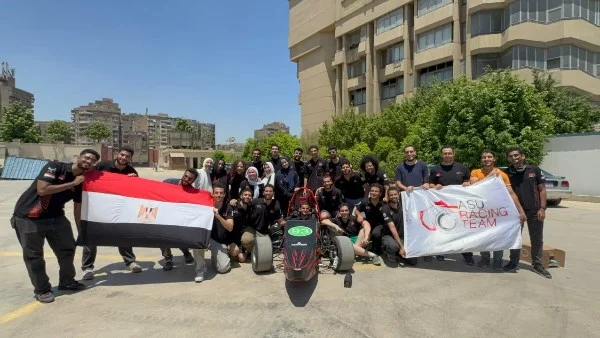 سيارة سباق كهربائية من جامعة عين شمس تتأهب للسباق