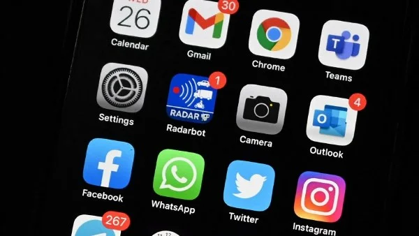 ميتا تحذف ميزة الذكاء الاصطناعي من إنستجرام والخصوصية في جوجل