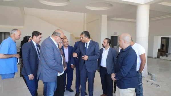 محافظ البحر الأحمر يتفقد مدرسة "الأوربي" للتكنولوجيا التطبيقية