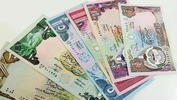 أسعار الدينار الكويتي والدرهم الإماراتي في مصر اليوم