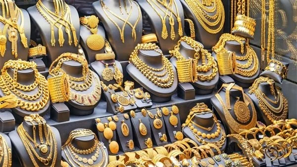 تراجع طفيف في سعر الذهب بمصر نهاية الأحد
