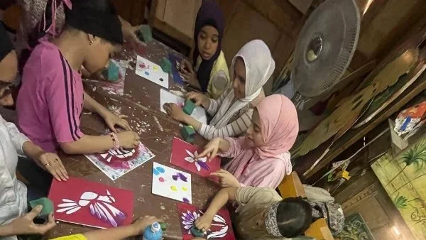 ورشة للطباعة بالتفريغ في المتحف القبطي