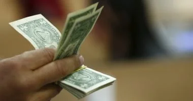 التحقيقات مع متهمين بالإتجار بالنقد الأجنبي