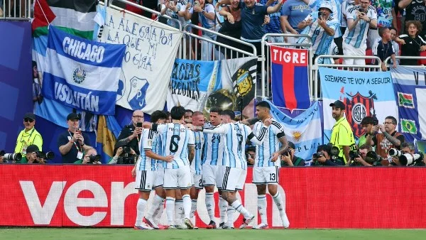مدرب سويسرا ينتقد التحكيم بعد الخروج من كأس العالم