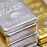 الذهب يتماسك والفضة تحت ضغط الدولار والفائدة