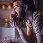 أطعمة يجب تجنبها ليلاً للحفاظ على صحتك