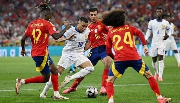 مواجهة مثيرة بين فرنسا وإسبانيا في نصف نهائي المونديال